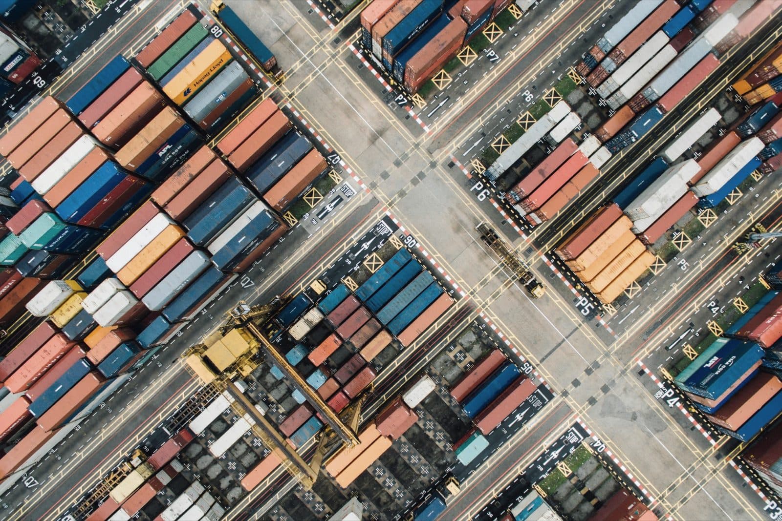 Containerterminal van bovenaf gezien